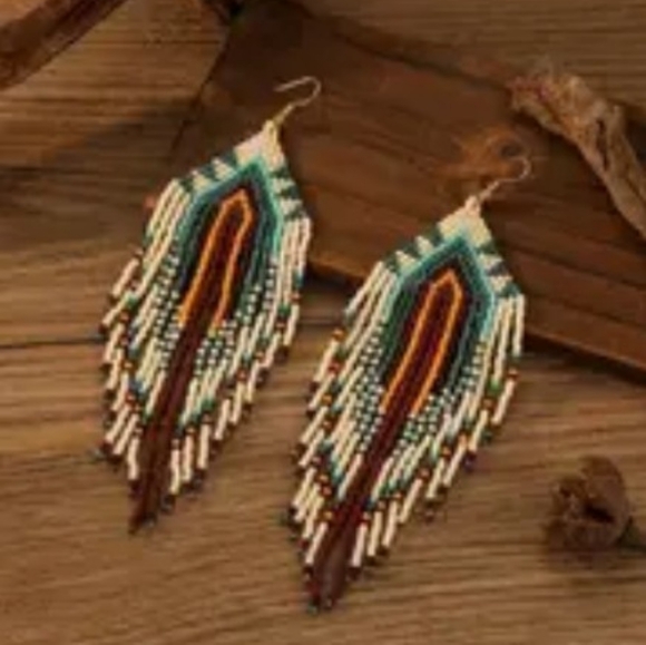 NEW Beautiful long beaded earrings - Picture 2 of 4